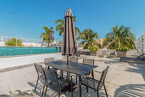 Roami at Collins Ave Penthouse