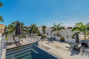 Roami at Collins Ave Penthouse