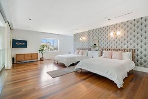 Roami at Collins Ave Penthouse