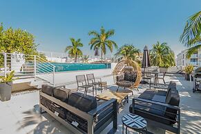 Roami at Collins Ave Penthouse