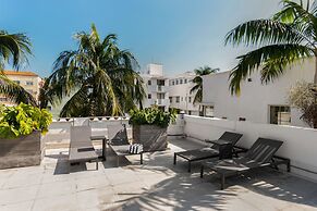 Roami at Collins Ave Penthouse