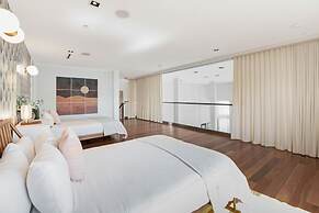 Roami at Collins Ave Penthouse