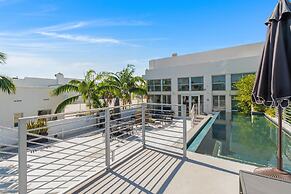 Roami at Collins Ave Penthouse