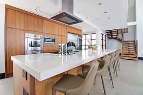 Roami at Collins Ave Penthouse