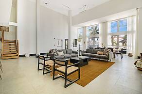 Roami at Collins Ave Penthouse