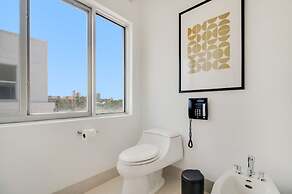 Roami at Collins Ave Penthouse