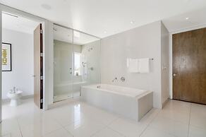 Roami at Collins Ave Penthouse