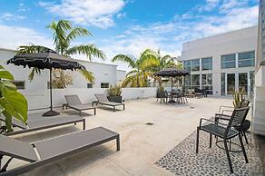 Roami at Collins Ave Penthouse