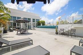 Roami at Collins Ave Penthouse