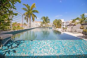 Roami at Collins Ave Penthouse