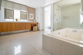 Roami at Collins Ave Penthouse