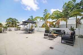 Roami at Collins Ave Penthouse