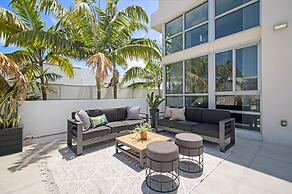 Roami at Collins Ave Penthouse