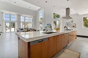 Roami at Collins Ave Penthouse