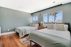 Roami at Collins Ave Penthouse