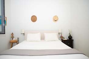 Beach Villa Next To The Waves