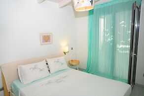 Beach Villa Next To The Waves