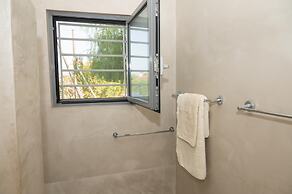 Beach Villa Next To The Waves