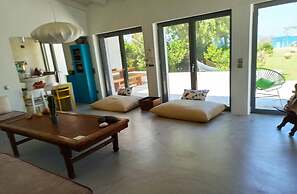 Beach Villa Next To The Waves