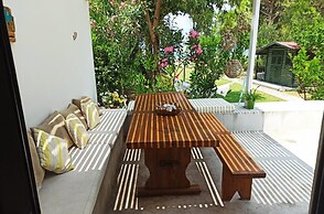 Beach Villa Next To The Waves