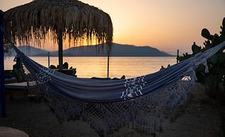 Beach Villa Next To The Waves