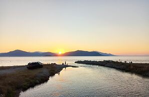 Beach Villa Next To The Waves