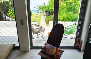 Beach Villa Next To The Waves