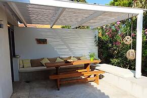 Beach Villa Next To The Waves