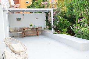 Beach Villa Next To The Waves