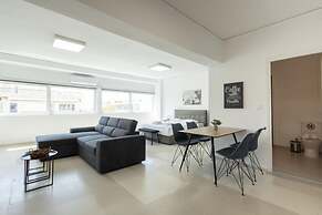 Hip And Fun in Athens Apt B