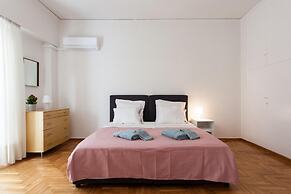 2 Bdrm apt for up to 6 Guests Next to Acropolis Museum