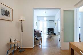 2 Bdrm apt for up to 6 Guests Next to Acropolis Museum