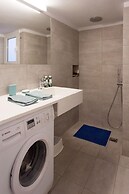 2 Bdrm apt for up to 6 Guests Next to Acropolis Museum