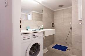 2 Bdrm apt for up to 6 Guests Next to Acropolis Museum