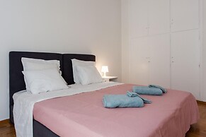 2 Bdrm apt for up to 6 Guests Next to Acropolis Museum
