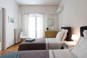 2 Bdrm apt for up to 6 Guests Next to Acropolis Museum