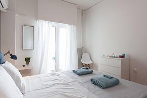 2 Bdrm apt for up to 6 Guests Next to Acropolis Museum