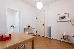 2 Bdrm apt for up to 6 Guests Next to Acropolis Museum