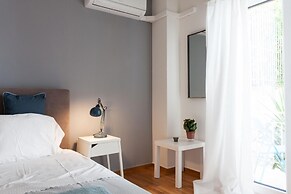 2 Bdrm apt for up to 6 Guests Next to Acropolis Museum