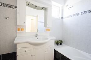 3 Bedroom apt in Athens With Acropolis View