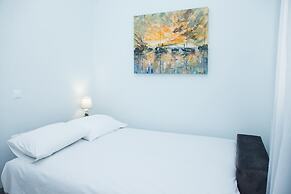 Sunny and Minimal apt in Glyfada With 3 Bdrm