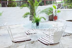 Sunny and Minimal apt in Glyfada With 3 Bdrm