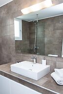 Sunny and Minimal apt in Glyfada With 3 Bdrm