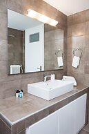 Sunny and Minimal apt in Glyfada With 3 Bdrm