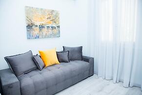 Sunny and Minimal apt in Glyfada With 3 Bdrm