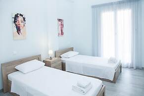 Sunny and Minimal apt in Glyfada With 3 Bdrm