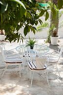 Sunny and Minimal apt in Glyfada With 3 Bdrm