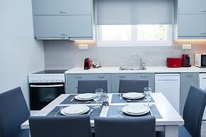 Sunny and Minimal apt in Glyfada With 3 Bdrm