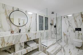 Incomparable Plaka s Lux 2bdrm Apt w Pvt Heated Pool