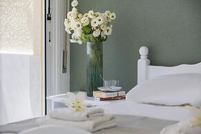 Lordos Sunshore Beachfront Suite